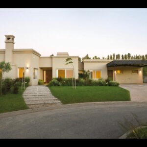 Venta casa. B Cdo Buenos Aires Village