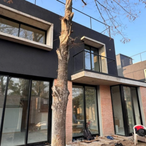 Venta casa en B° Con Porton Los Erales, Bella Vista