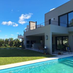 Venta casa en B Los Carpinchos