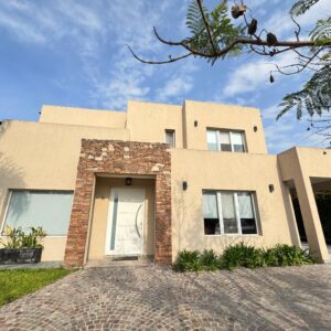 Venta casa Barrio Cerrado Las Camelias