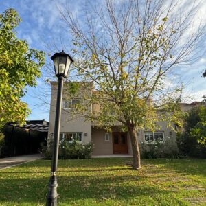 Venta casa en B°Cdo Berros II, Bella Vista