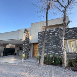 Venta excelente casa en B°Cdo Berros II