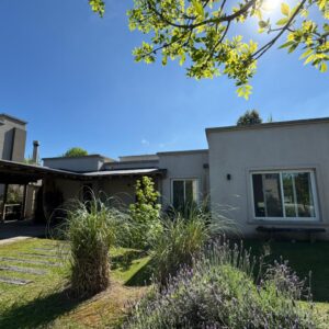 Venta casa en B°Cdo Berros II, Bella Vista