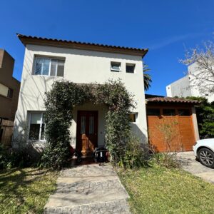 Venta casa en Parque Leloir